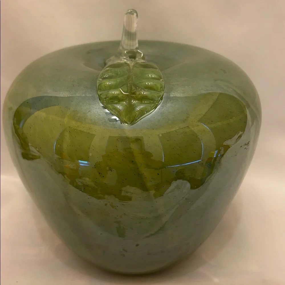 VINTAGE STUNNING HAND BLOWN ART GLASS GREEN APPLE APPROX .7.5” H & 21” DIAMETER - Picture 1 of 9